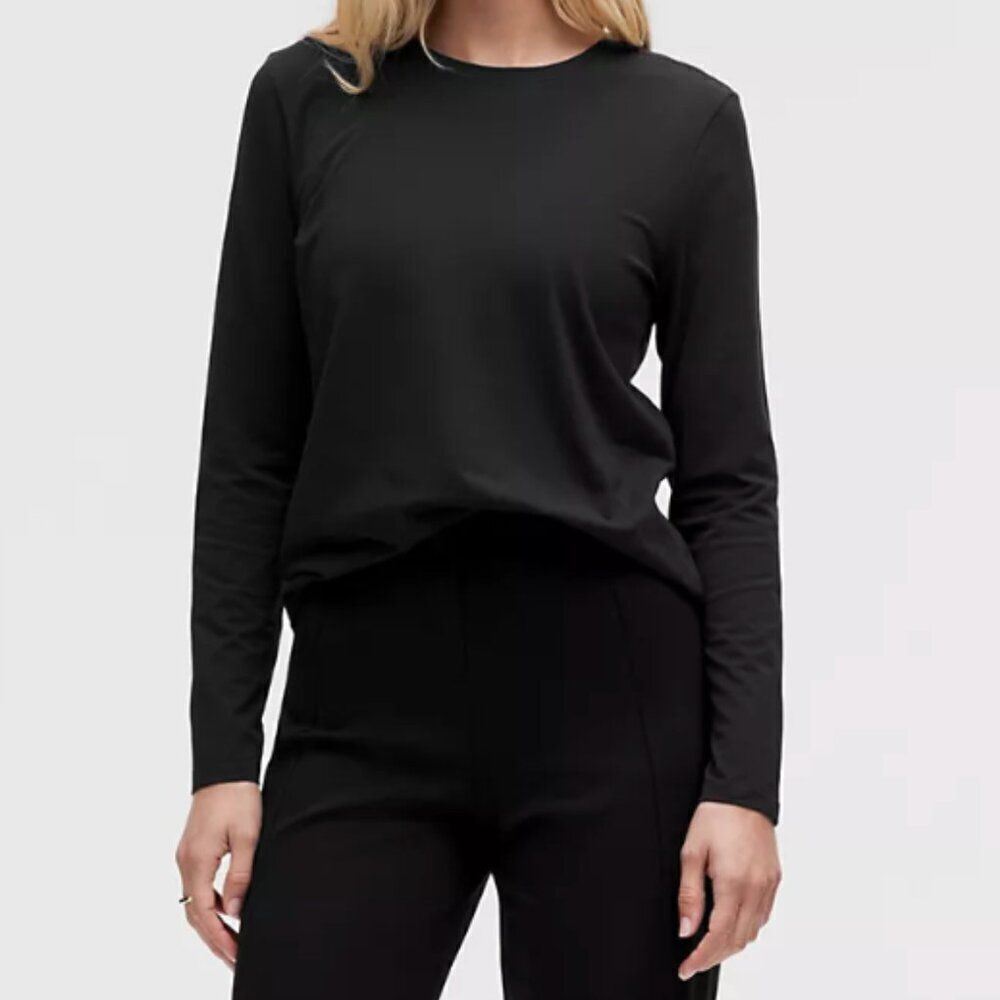 Lululemon Athletica Black Long Sleeve Shirt in Size
